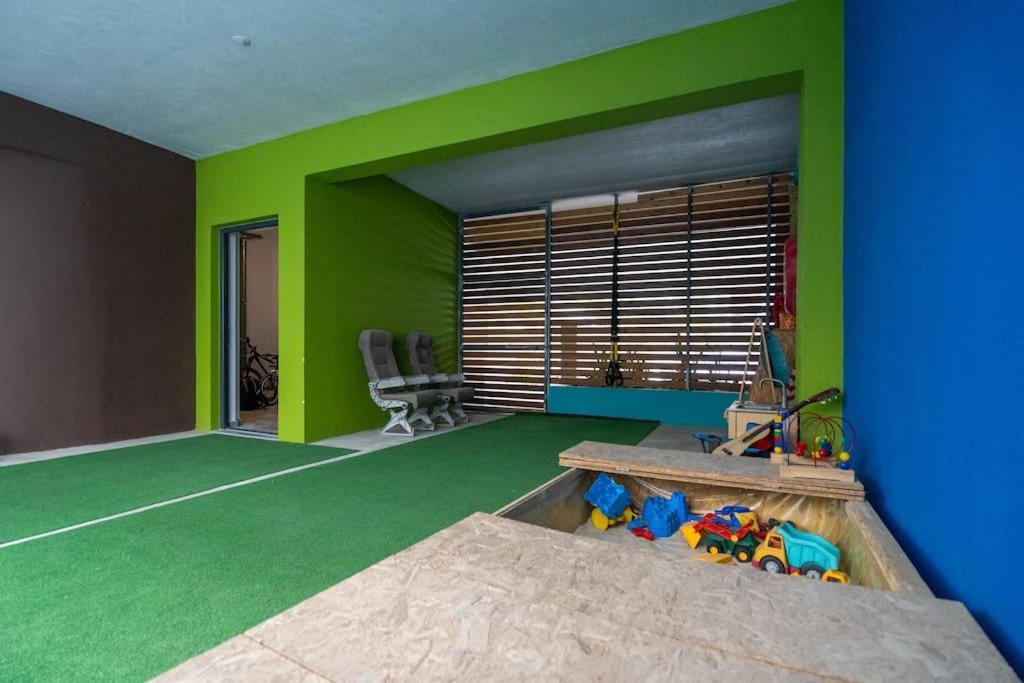 Central, Parking, Play Area, 1Km To The Sea Iraklion Buitenkant foto